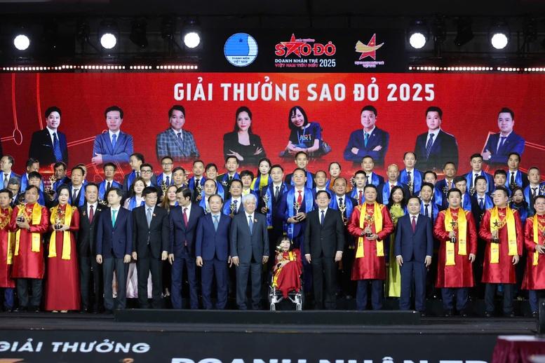 Giải thưởng Sao Đỏ 2025 vinh danh 10 doanh nhân có doanh thu nghìn tỷ